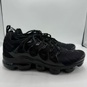 NIKE AIR VAPORMAX PLUS MENS SIZE 12 TRIPLE BLACK 924453-004